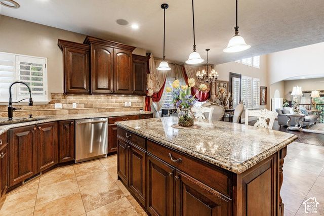 7256 S MILNE GARDEN CIR, Cottonwood Heights, UT 84047