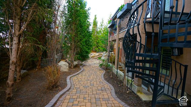7256 S MILNE GARDEN CIR, Cottonwood Heights, UT 84047