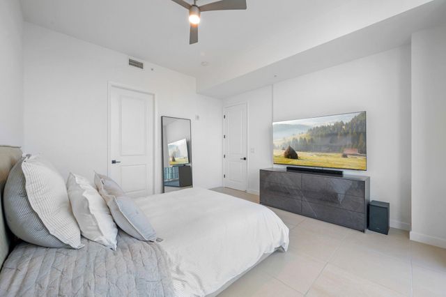 1945 S Ocean Drive Ph 2808, Hallandale Beach, FL 33009