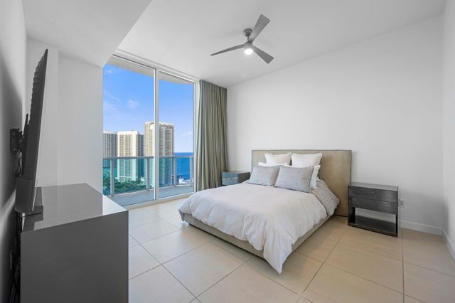 1945 S Ocean Drive Ph 2808, Hallandale Beach, FL 33009