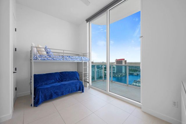 1945 S Ocean Drive Ph 2808, Hallandale Beach, FL 33009