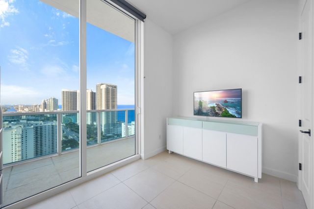 1945 S Ocean Drive Ph 2808, Hallandale Beach, FL 33009