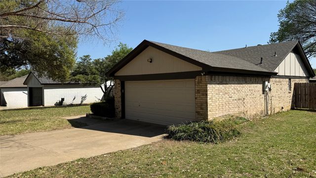 2961 Cripple Creek Trail, Grapevine, TX 76051