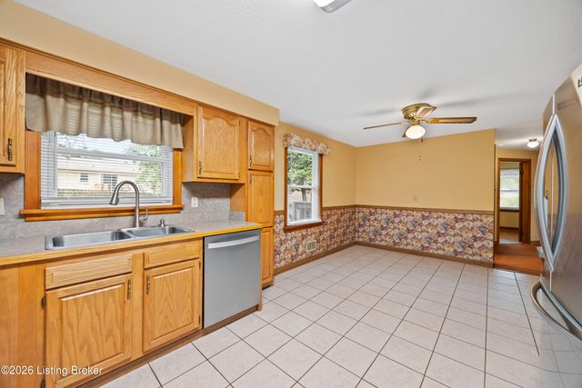 5705 Maryman Rd, Louisville, KY 40258