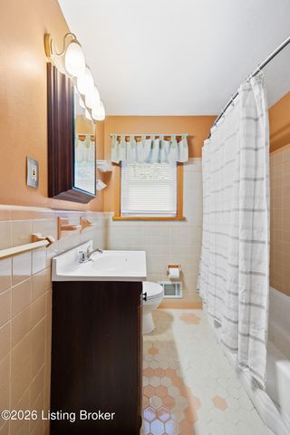 5705 Maryman Rd, Louisville, KY 40258