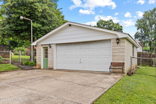 5705 Maryman Rd, Louisville, KY 40258