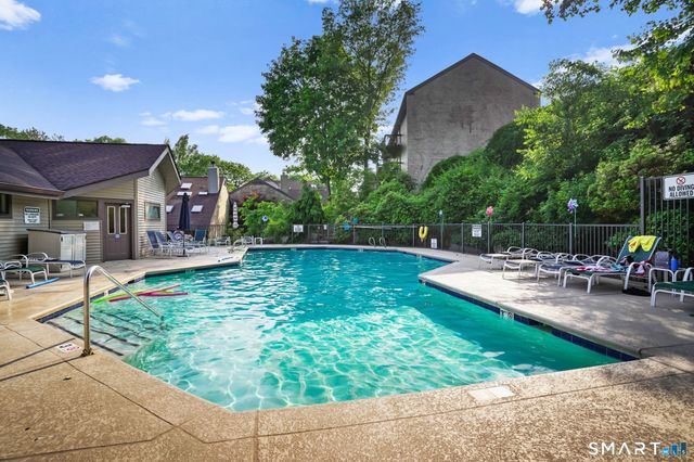 2437 Bedford Street C11, Stamford, CT 06905