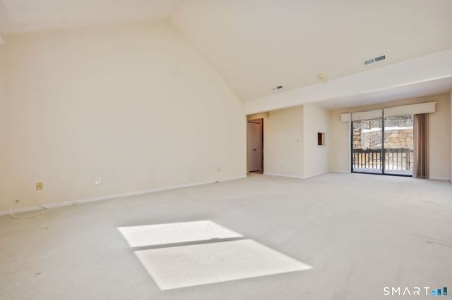 2437 Bedford Street C11, Stamford, CT 06905