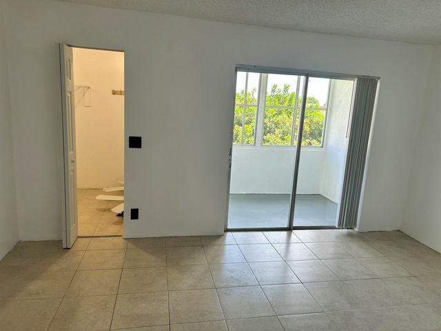 555 Purdy Lane 306, Palm Springs, FL 33461