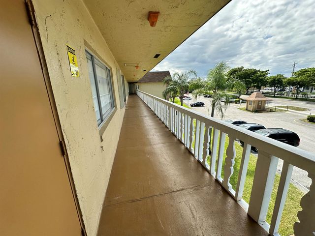 555 Purdy Lane 306, Palm Springs, FL 33461