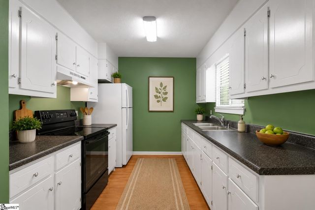 18 Genesis Court, Greenville, SC 29601