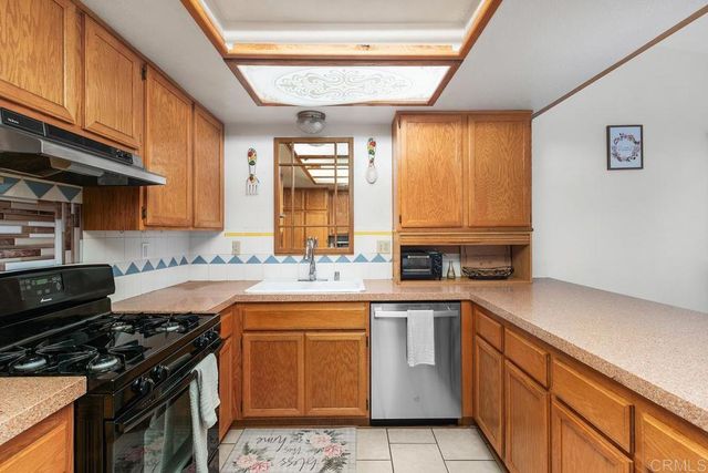 1361 S Palm Avenue, Hemet, CA 92543