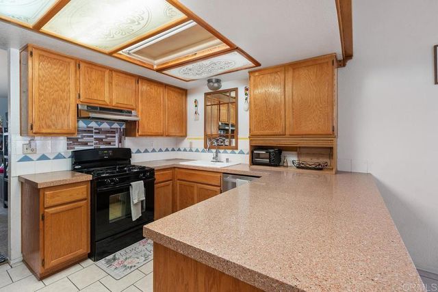 1361 S Palm Avenue, Hemet, CA 92543