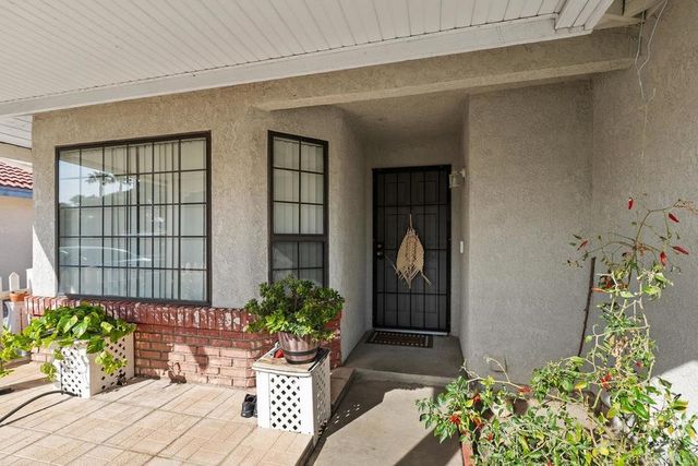 1361 S Palm Avenue, Hemet, CA 92543