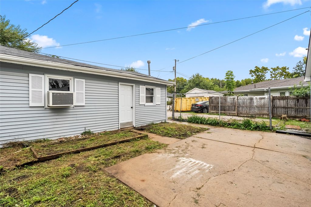 1313 Euclid Avenue, Des Moines, IA 50313