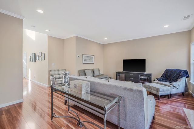 115 Willow Wood Drive, Oakdale, NY 11769