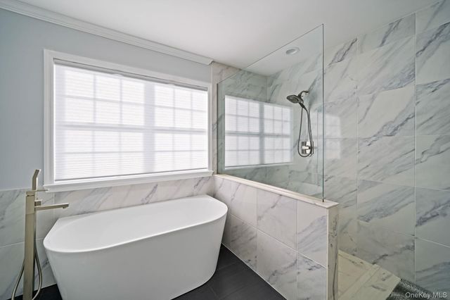 115 Willow Wood Drive, Oakdale, NY 11769