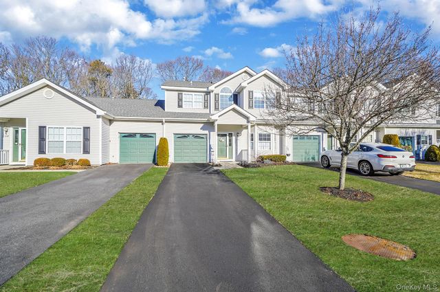 115 Willow Wood Drive, Oakdale, NY 11769