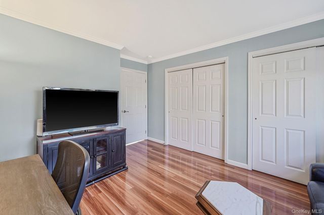 115 Willow Wood Drive, Oakdale, NY 11769