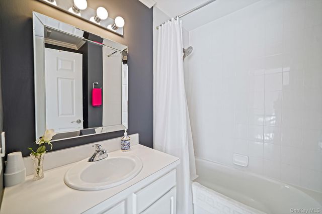 115 Willow Wood Drive, Oakdale, NY 11769