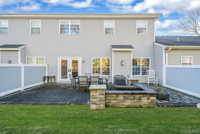 115 Willow Wood Drive, Oakdale, NY 11769