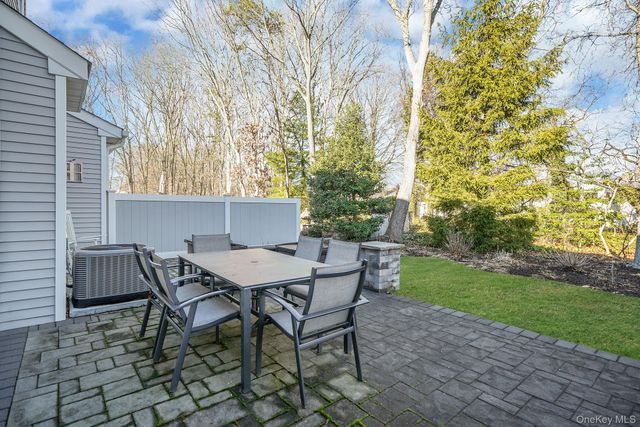 115 Willow Wood Drive, Oakdale, NY 11769