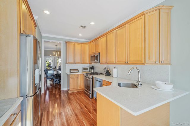 115 Willow Wood Drive, Oakdale, NY 11769