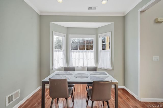 115 Willow Wood Drive, Oakdale, NY 11769