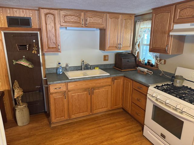 8871 Lakeview Boulevard, Rodney, MI 49342