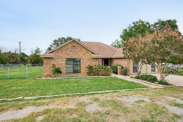 2209 Strader Road, Justin, TX 76247