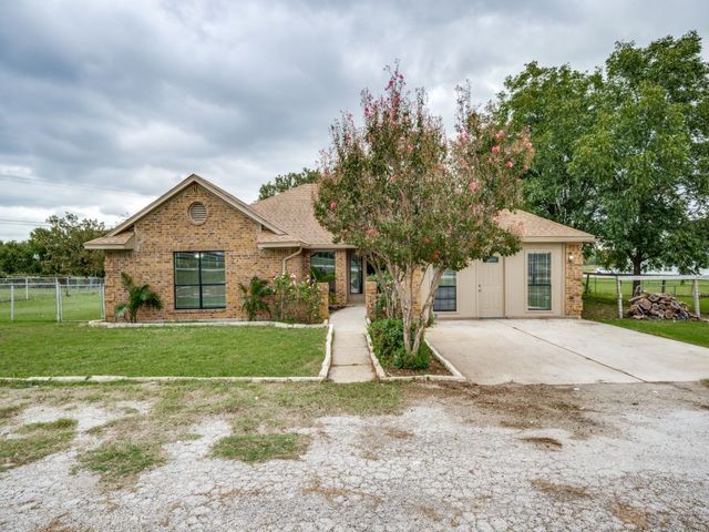 2209 Strader Road, Justin, TX 76247