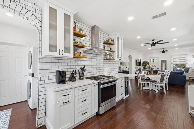 2237 14TH AVENUE N, St Petersburg, FL 33713