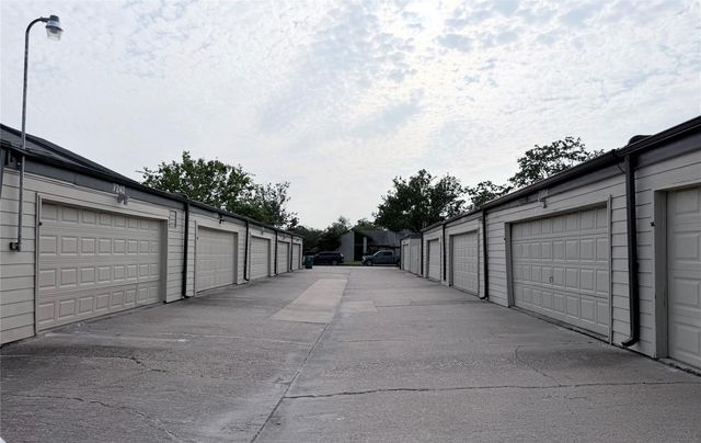7202 S Dairy Ashford Road, Houston, TX 77072