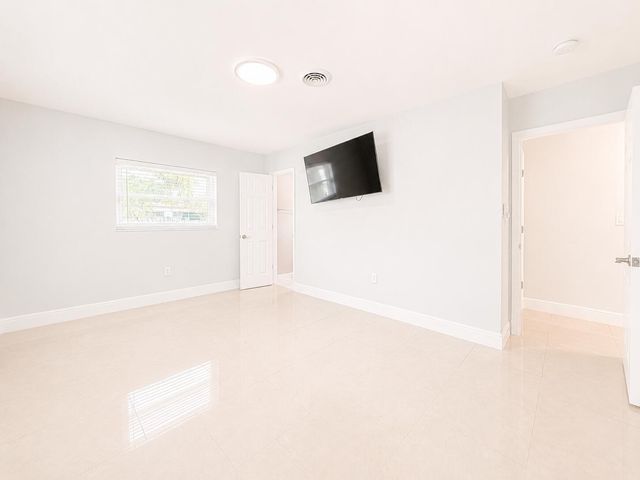 1200 NW 76th Avenue, Hollywood, FL 33024
