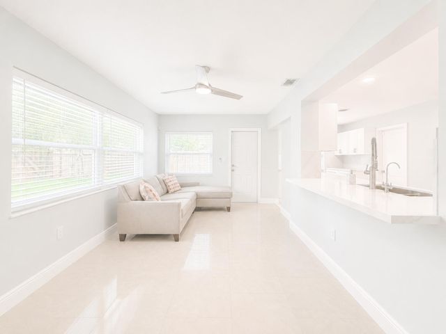 1200 NW 76th Avenue, Hollywood, FL 33024
