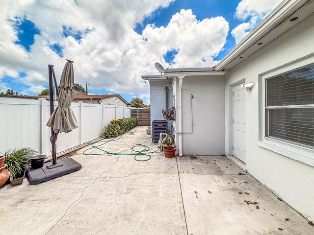 1200 NW 76th Avenue, Hollywood, FL 33024