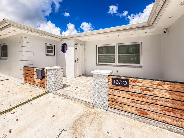 1200 NW 76th Avenue, Hollywood, FL 33024