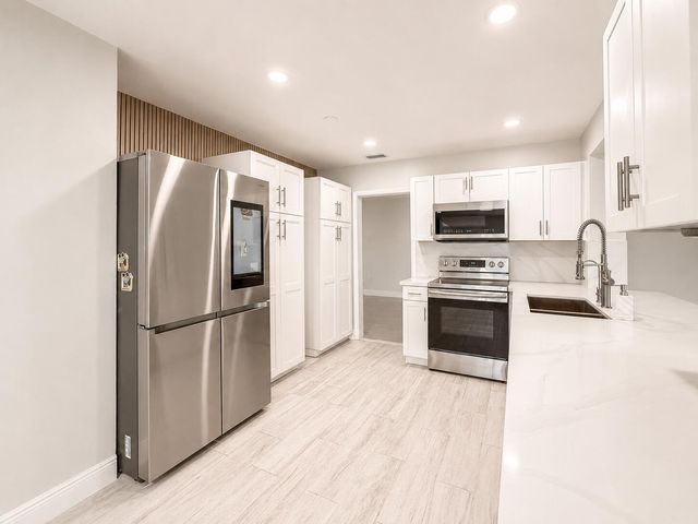 1200 NW 76th Avenue, Hollywood, FL 33024