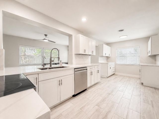 1200 NW 76th Avenue, Hollywood, FL 33024