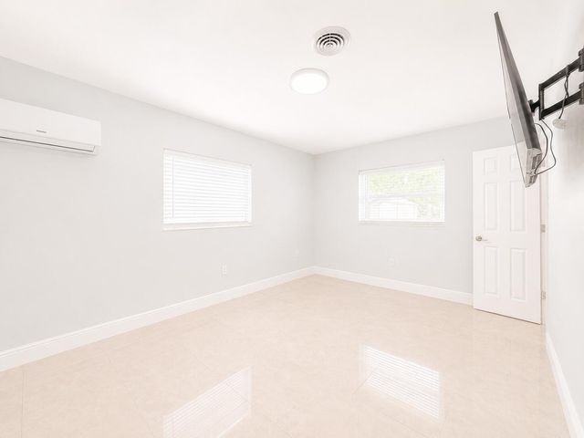 1200 NW 76th Avenue, Hollywood, FL 33024