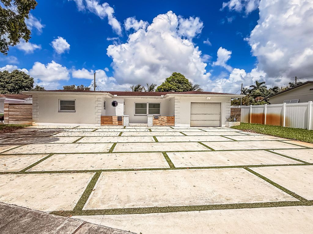 1200 NW 76th Avenue, Hollywood, FL 33024