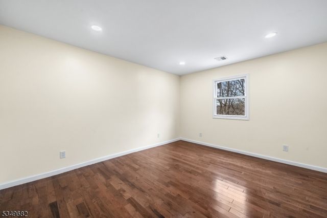 20 Ella St, Bloomingdale Boro, NJ 07403
