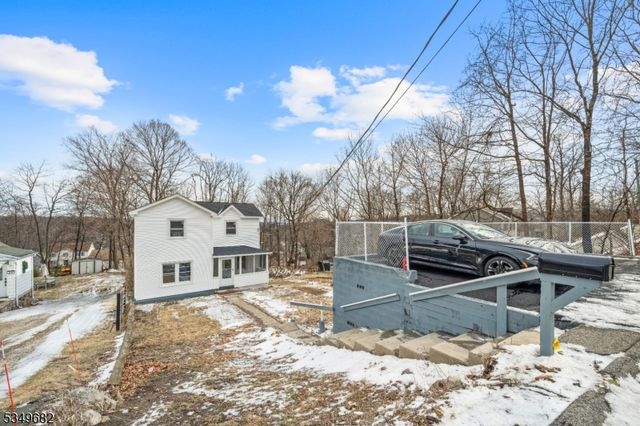 20 Ella St, Bloomingdale Boro, NJ 07403