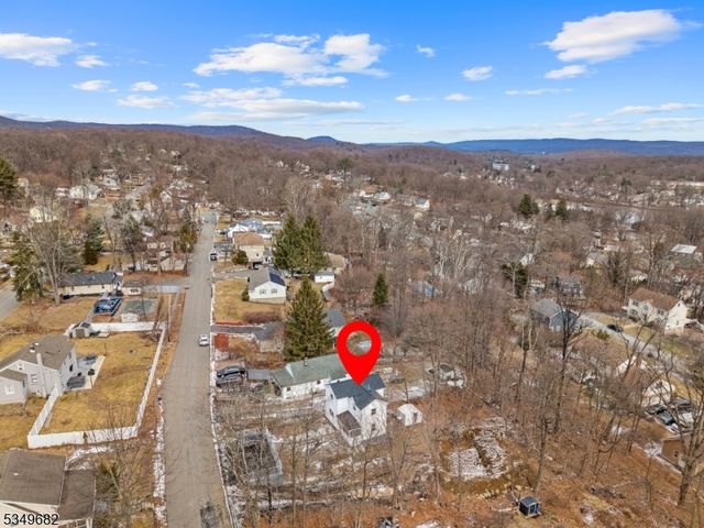 20 Ella St, Bloomingdale Boro, NJ 07403