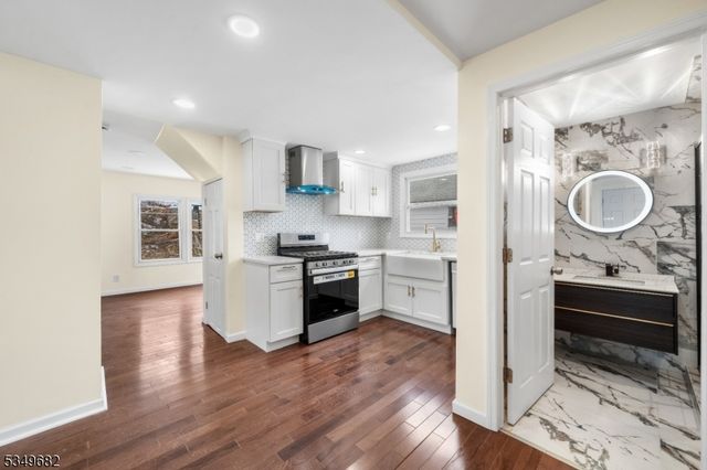 20 Ella St, Bloomingdale Boro, NJ 07403