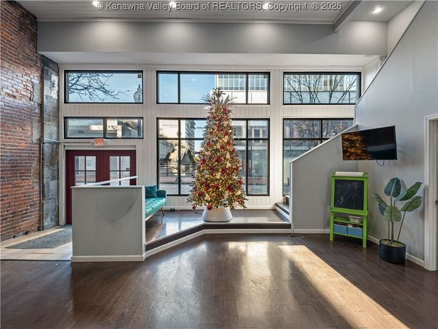 16 Capitol Street, Charleston, WV 25301