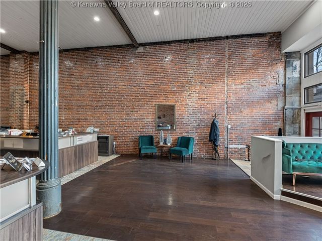 16 Capitol Street, Charleston, WV 25301