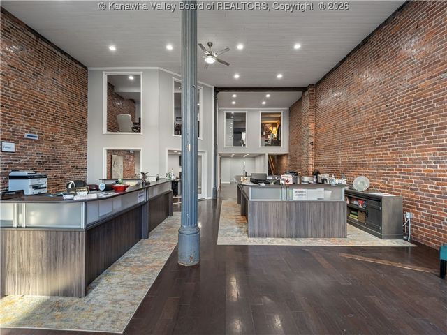 16 Capitol Street, Charleston, WV 25301