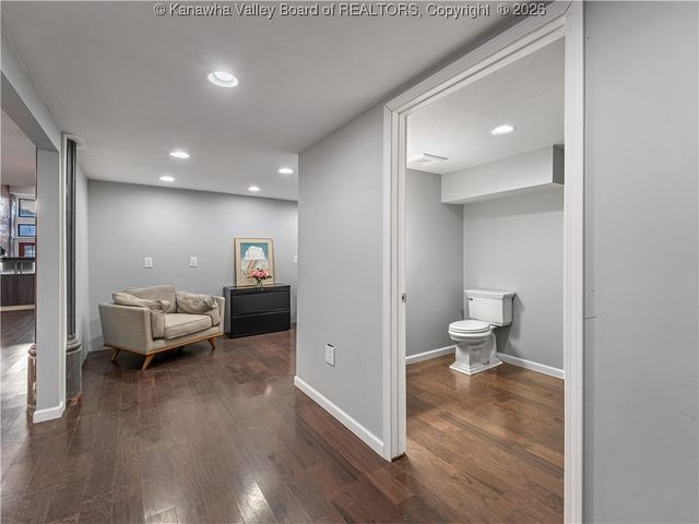 16 Capitol Street, Charleston, WV 25301
