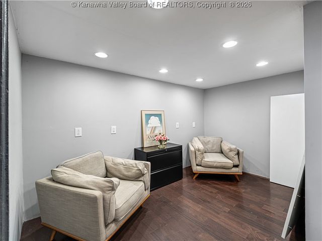 16 Capitol Street, Charleston, WV 25301